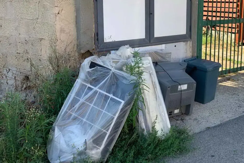Vecchi elettrodomestici abbandonati a La Vigna (Foto I.Murgana)