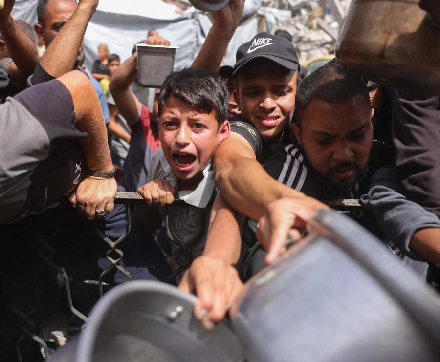 Bombe e fame, la strage infinita di Gaza