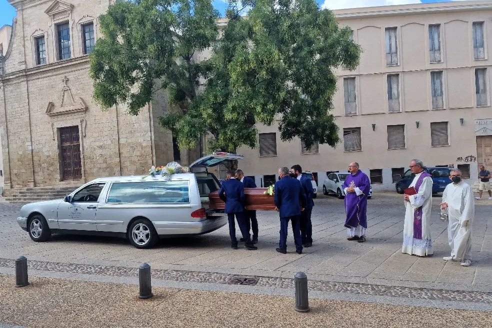 Il funerale di Salvatore Usai (Foto Floris)