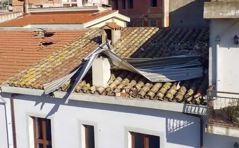 Villaputzu: tetto scoperchiato e danni agli edifici vicini