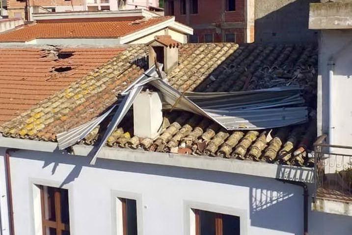 Villaputzu: tetto scoperchiato e danni agli edifici vicini