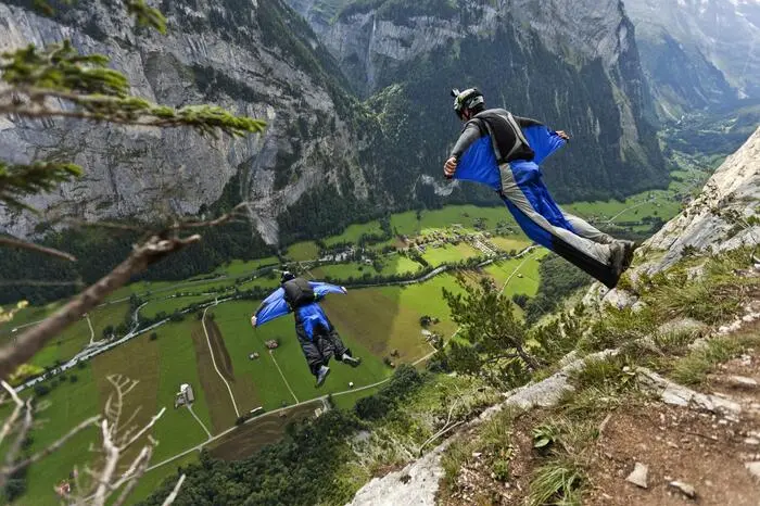 epa03834923 (FILE) Two BASE (Buildings, Antennas, Spans and Earth) jumpers fall after leaping from the exit point High Nose (550 meters high) in the valley of Lauterbrunnen, pictured on 14 August 2011. Spanish TV presenter and sportsman Alvaro Bulto, who used to date Spanish Princess Cristina, has died while practicing wingflying in the valley of Lauterbrunnen, on 23 August 2013. EPA/GAETAN BALLY NO SALES/NO ARCHIVES