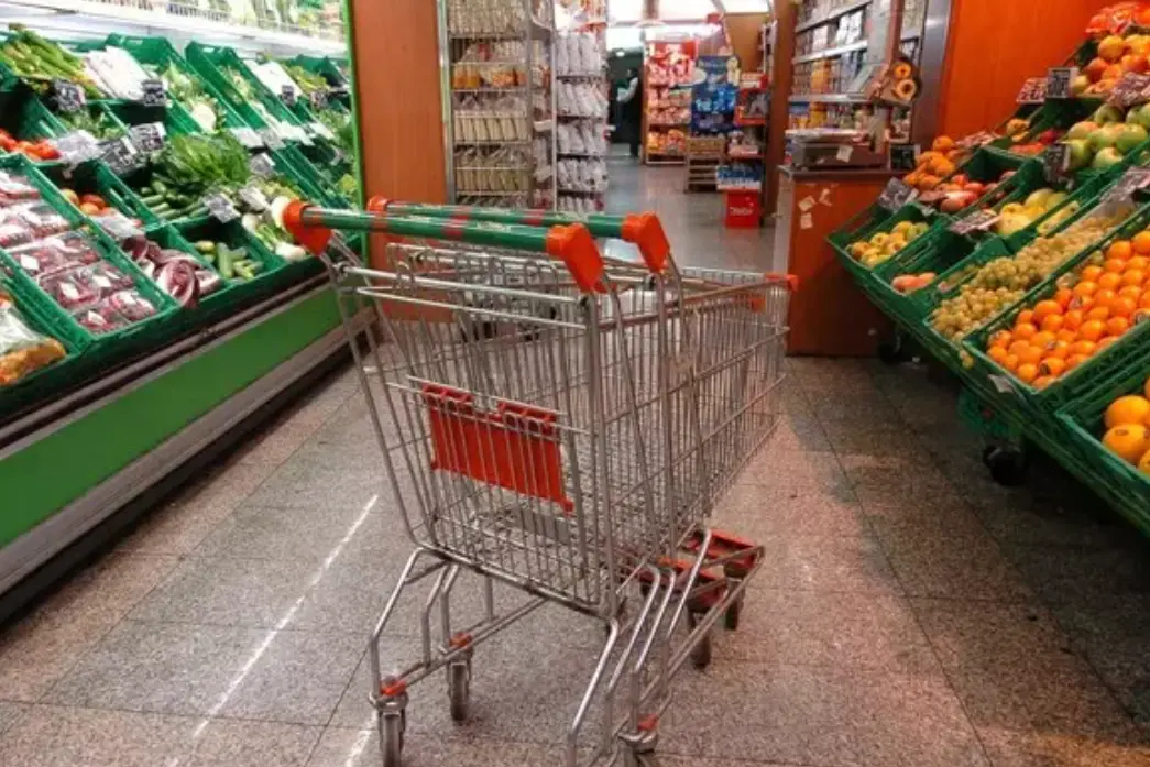 Un supermercato, immagine simbolo (Ansa)