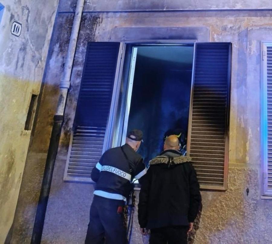 Paura per un incendio in centro