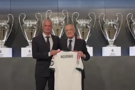 Il Real Madrid presenta ufficialmente José Mourinho come allenatore