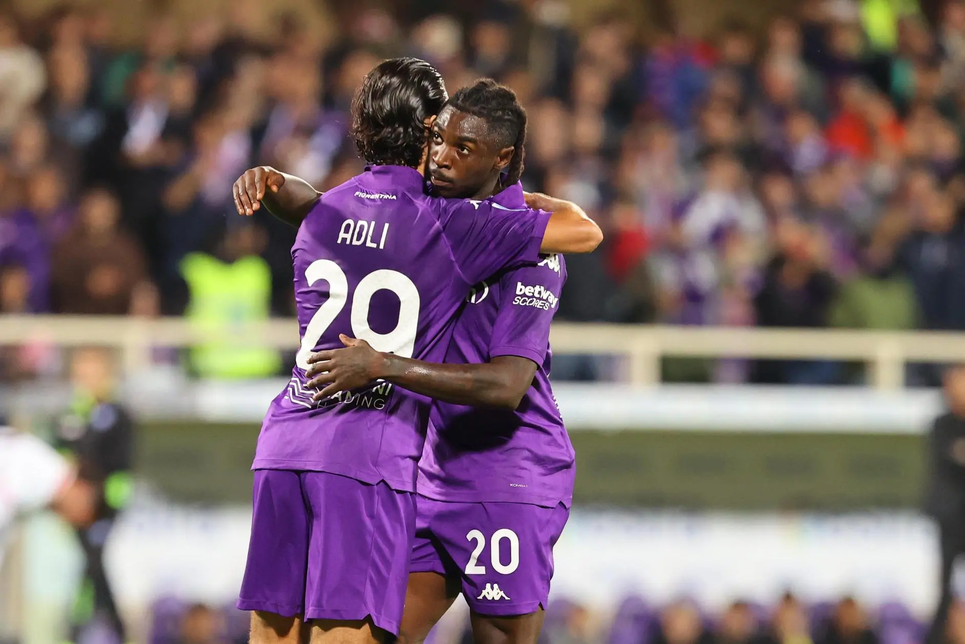 Fiorentinas' midfielder Yacine Adli celebrates with his teammates the 1-0 during the Italian serie A soccer match ACF Fiorentina vs AC Milan at Artemio Franchi Stadium in Florence, Italy, 06 October 2024 ANSA/CLAUDIO GIOVANNINI