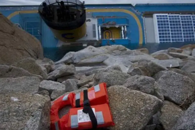Un giubbotto salvagente e la Costa Concordia