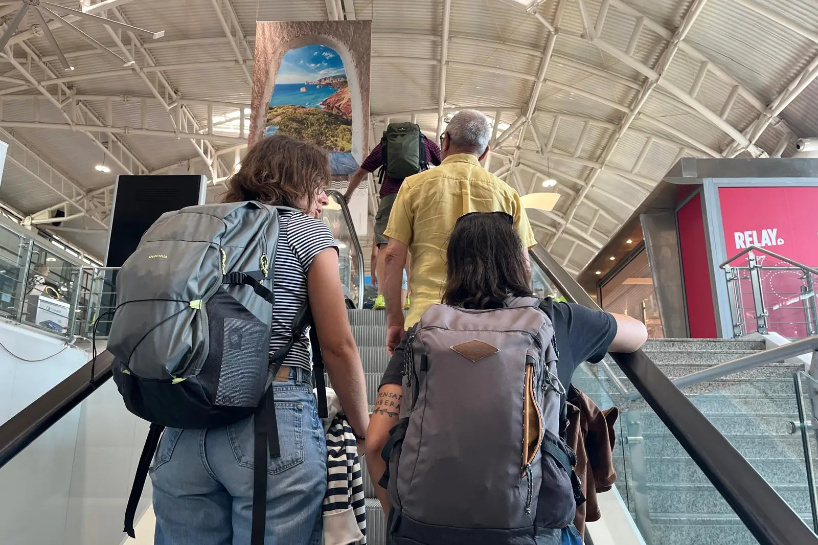 Passeggeri all'aeroporto di Cagliari