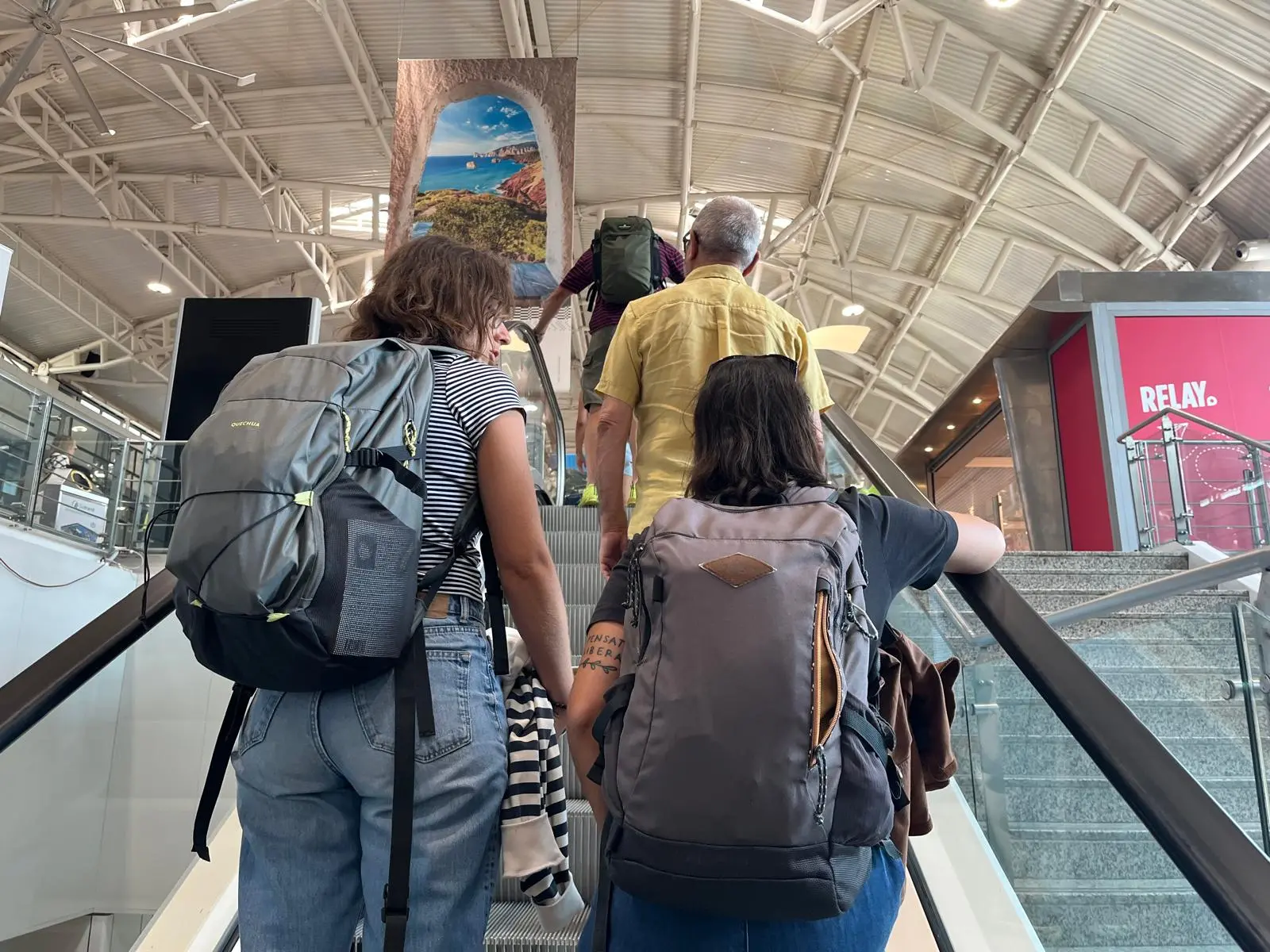 Passeggeri all'aeroporto di Cagliari