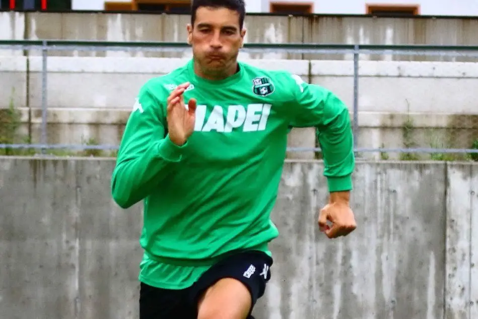 Peluso con la maglia del Sassuolo