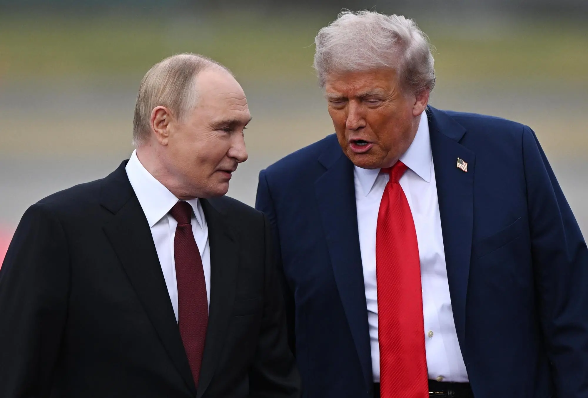 Vladimir Putin e Donald Trump, attuali presidenti di Russia e Usa, si incontrano ad Anchorage, in Alaska, lo scorso agosto