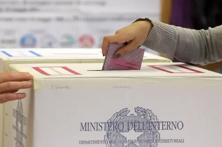 “Il mio voto conta” (foto Ansa)