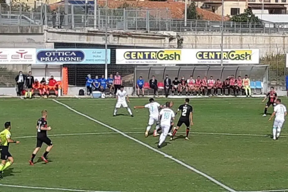 Un'immagine dell'ultimo match giocato dall'Olbia contro la Pro Vercelli (Foto I.Giagnoni)