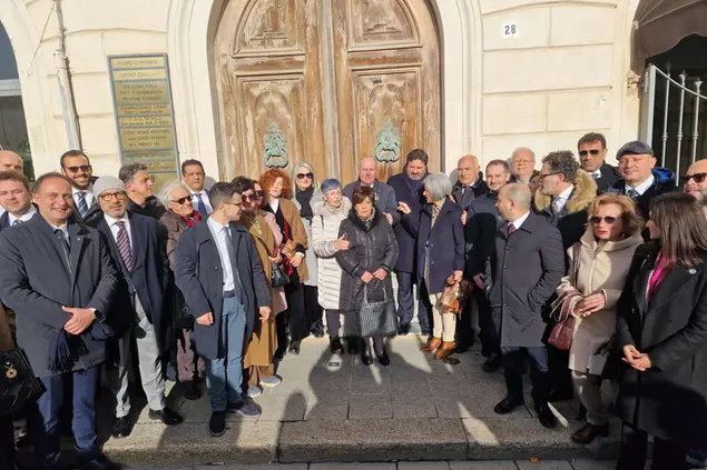 La cerimonia in piazza d'Italia a Sassari (foto Floris)