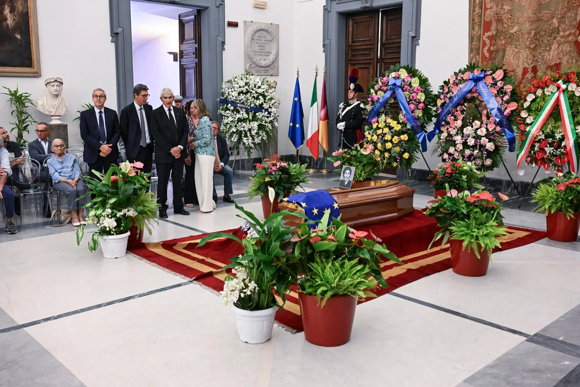 Camera ardente di Emma Bonino a Roma (foto Ansa)