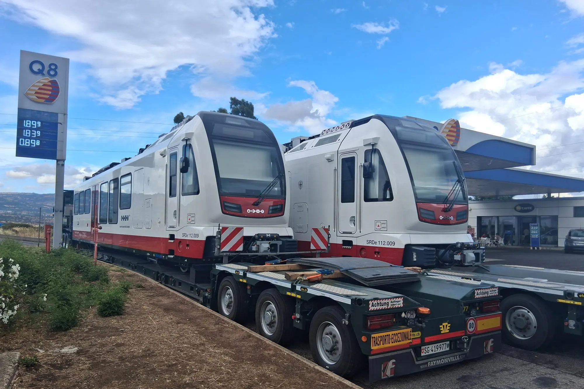 I due treni fermi a Tossilo