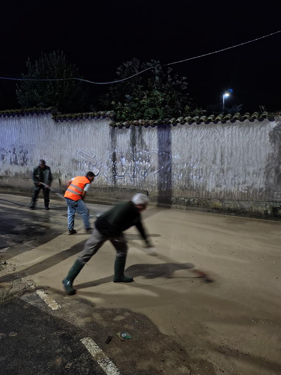Bomba d’acqua a Samassi, strade invase da fango e detriti: in corso gli interventi di pulizia