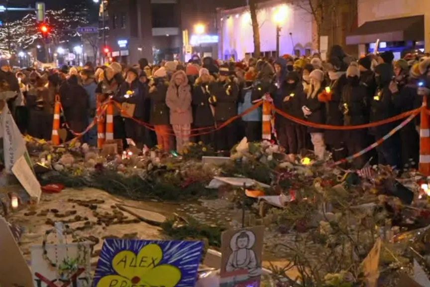 Minneapolis piange Alex Pretti, la veglia per la vittima