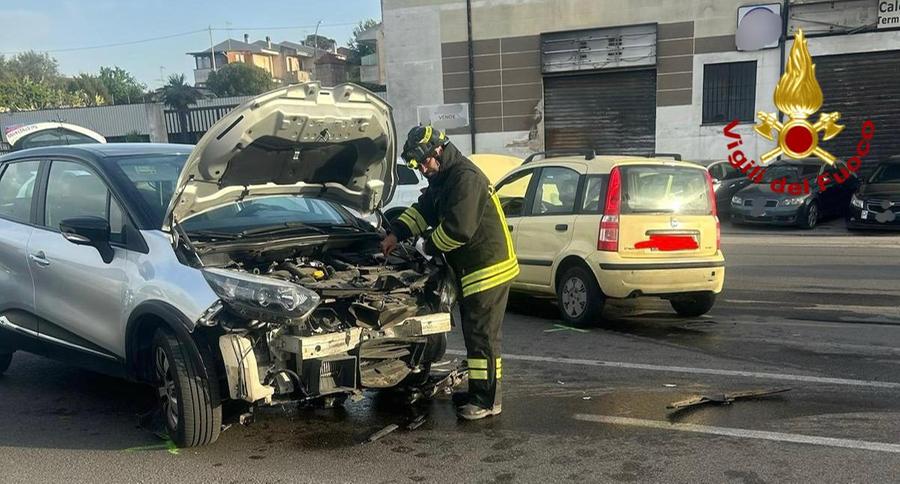 Frontale tra due auto a Sassari, ci sono feriti