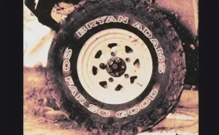 La copertina di &quot;So far so good&quot;, uno degli album più famosi del rocker canadese