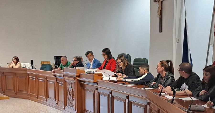 Polemiche in Aula malgrado le assenze