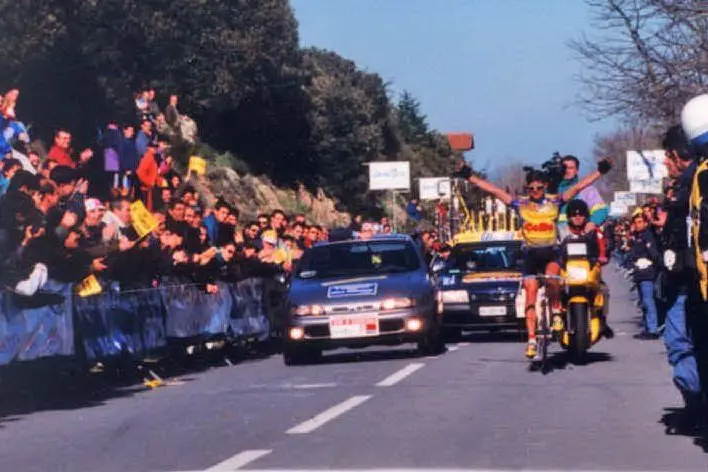 Marco Di Renzo trionfa sull'Ortobene nel '96 (foto archivio L'Unione Sarda)
