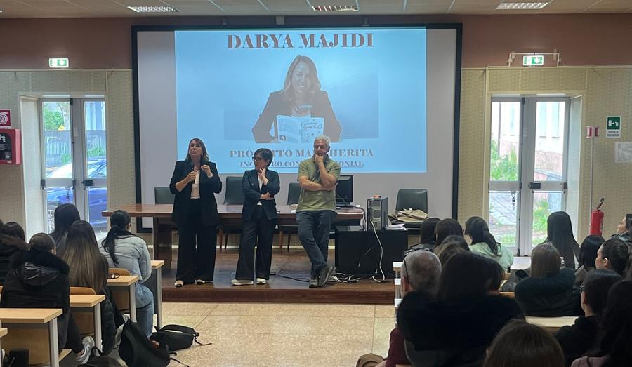 Donne e tecnologia, attivista italo iraniana incontra gli studenti