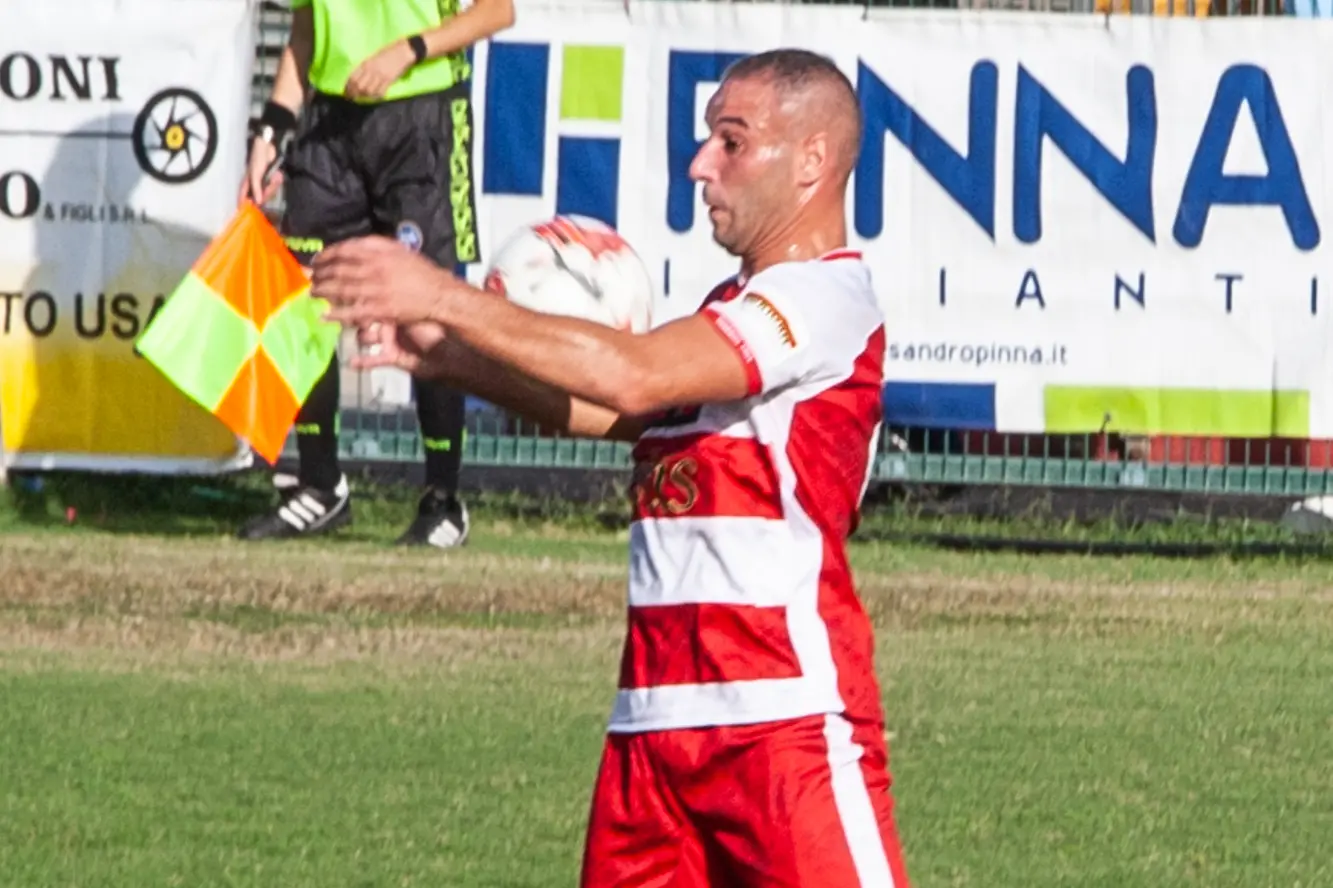 Nella foto, il nuovo acquisto dell'Abbasanta, Simone Calaresu, in maglia Tharros (foto di Virgilio Alfano)