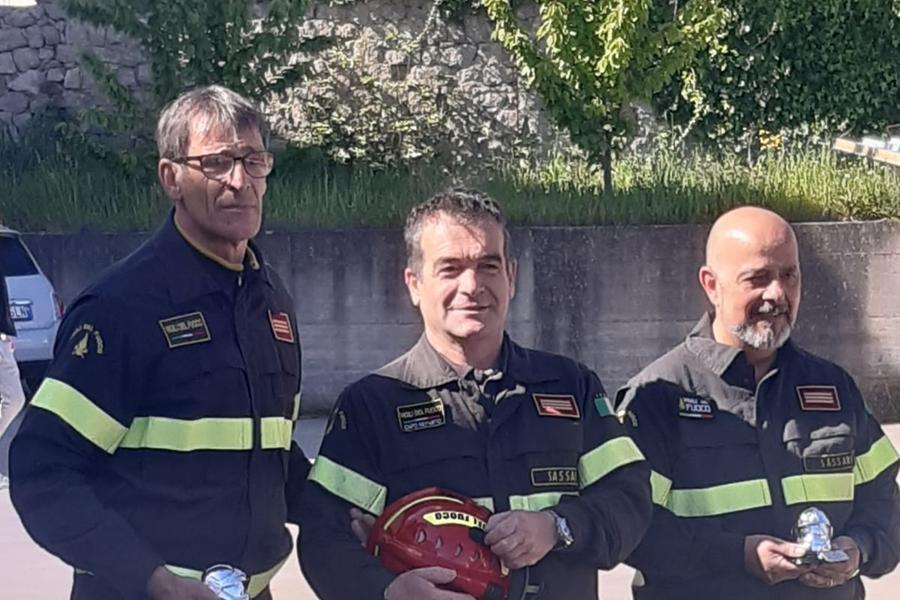In pensione dopo anni di servizio: Tempio, il saluto dei pompieri a Pinna e Careddu