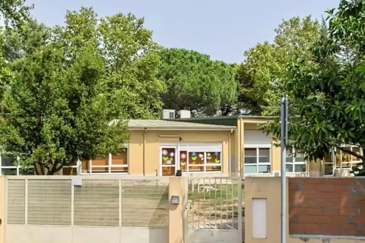 L’ingresso della scuola dell’Infanzia di via Campania