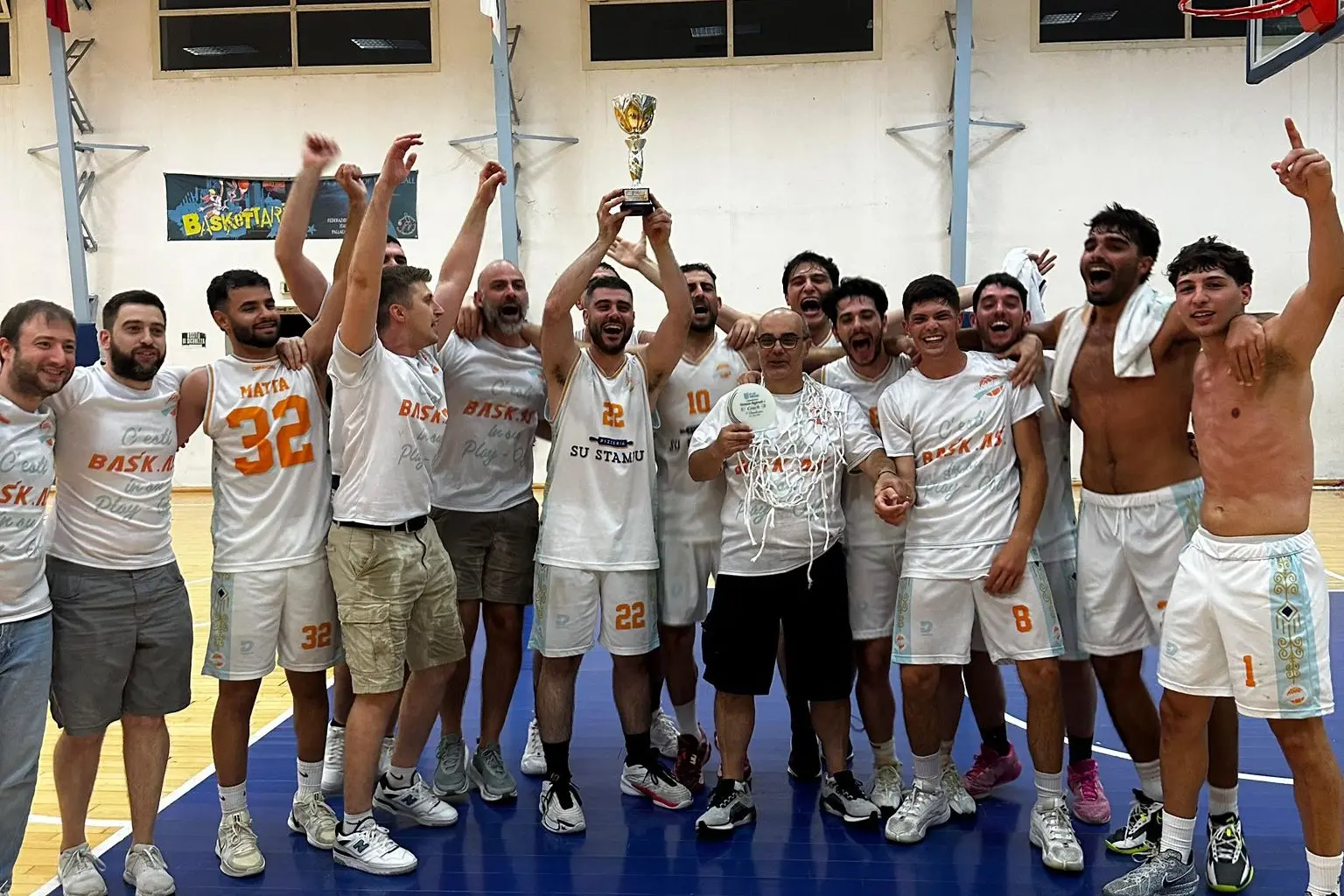Assemini festeggia la vittoria del torneo di Divisione Regionale 2 (foto concessa)