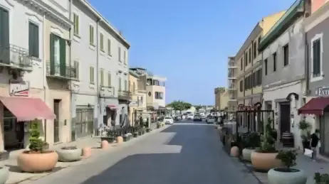 Movida e impatto acustico a Porto Torres: massimo 70 decibel e limiti orari 