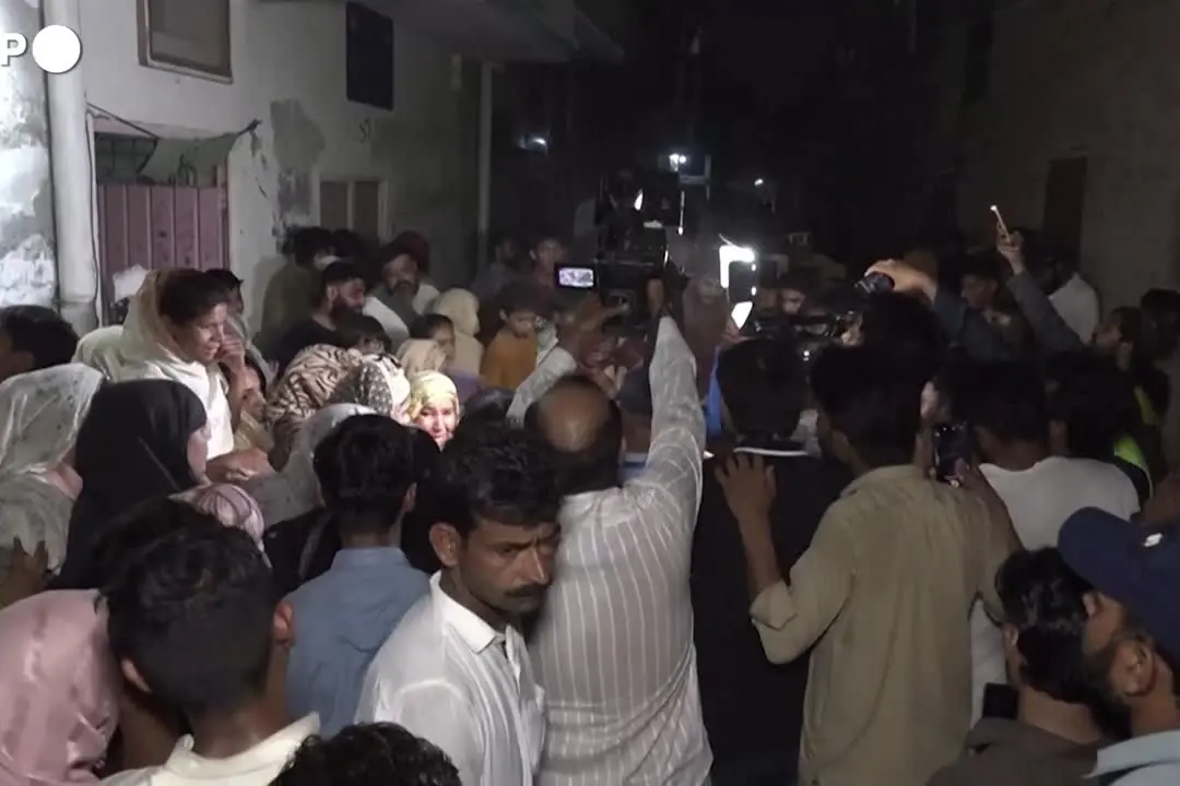 Pakistan, 14 bambini morti nel crollo del tetto di un centro di tutoraggio