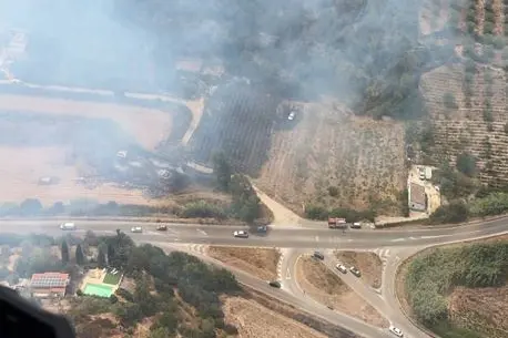 L'incendio a Usini (foto Corpo forestale)