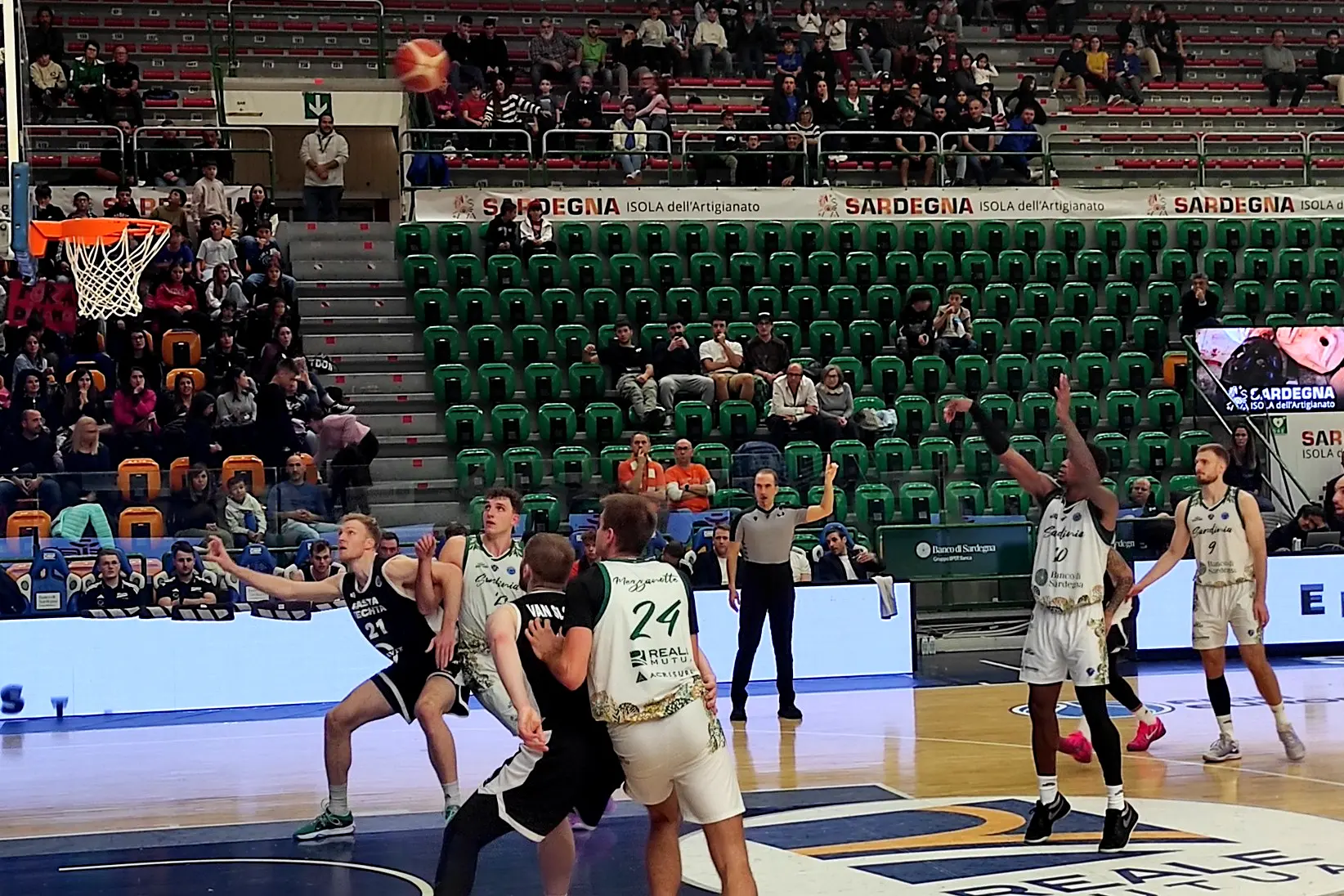 Nate Johnson in lunetta (foto G. Marras)