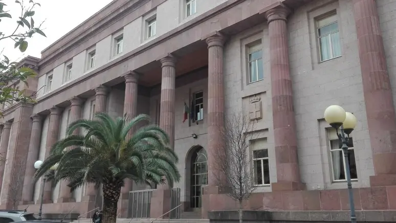 https://immagini.unionesarda.it/version/c:MTM3ZDM3OWUtZTVmYi00:MzE1NjVjOWYtOTAyOS00/image.webp?f=16:9