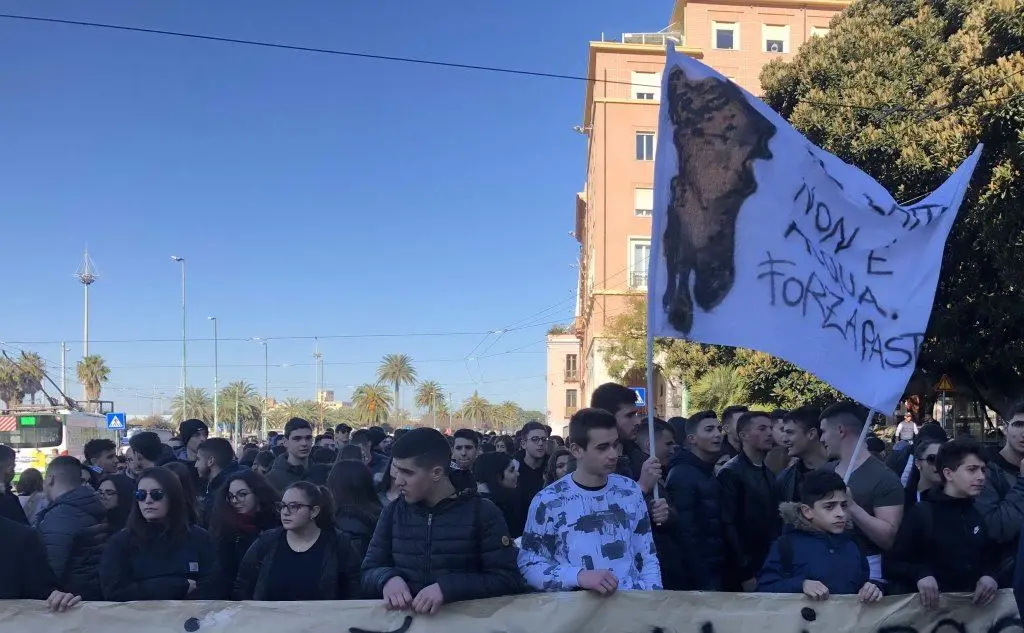 La protesta degli studenti a Cagliari (foto Mauro Madeddu)