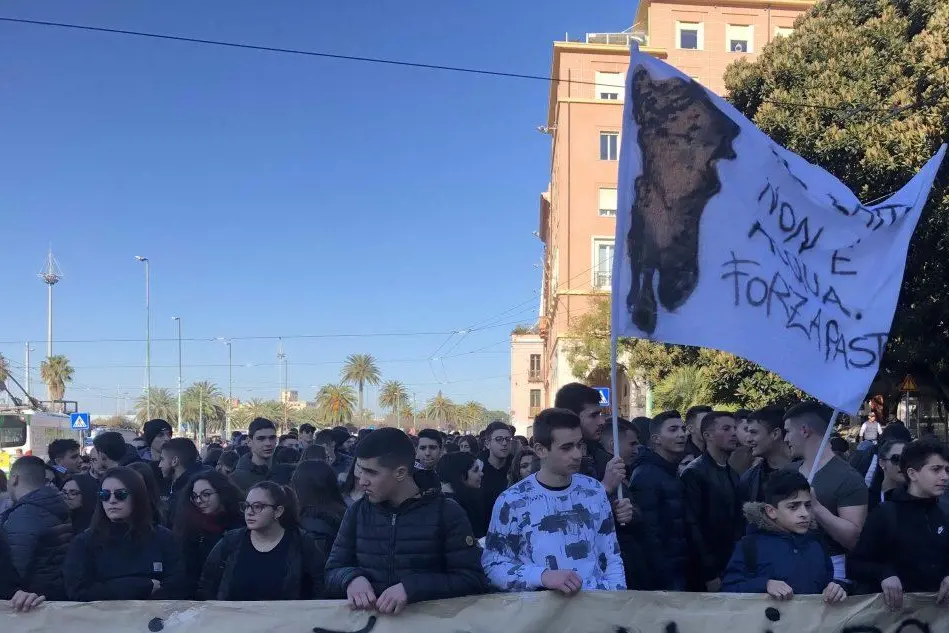 La protesta degli studenti a Cagliari (foto Mauro Madeddu)