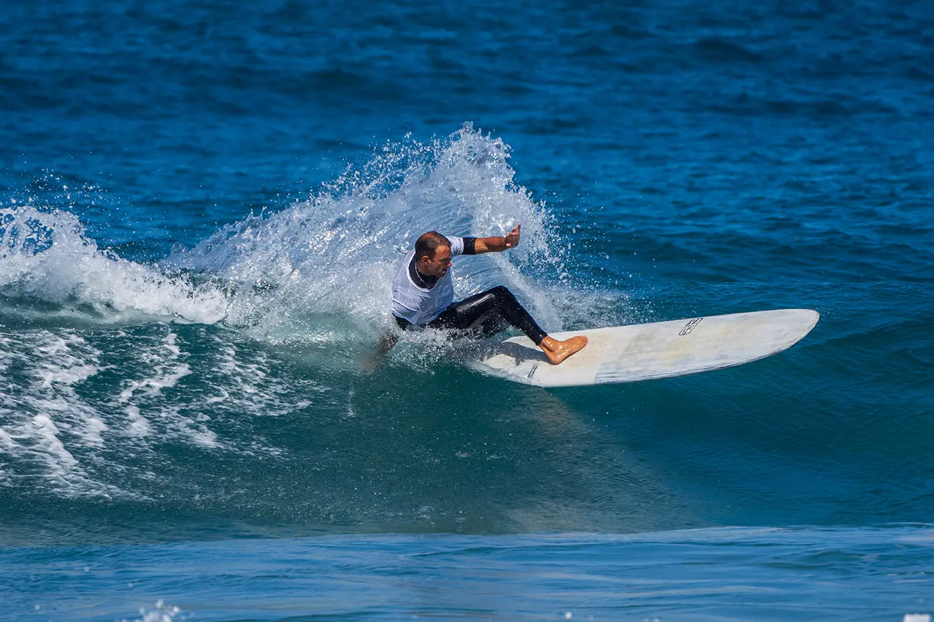 Renato Carta sul surf (foto Marta Scanu)