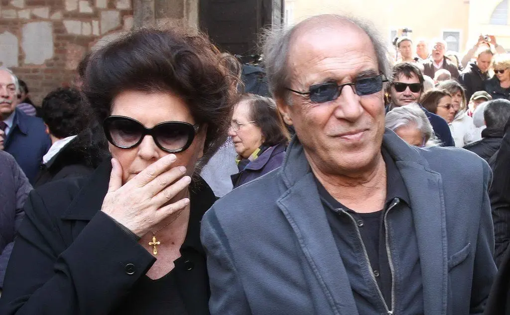 È sposato con Claudia Mori dal 1964