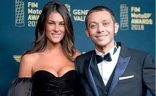 Con la fidanzata Francesca Novello (foto Instagram)