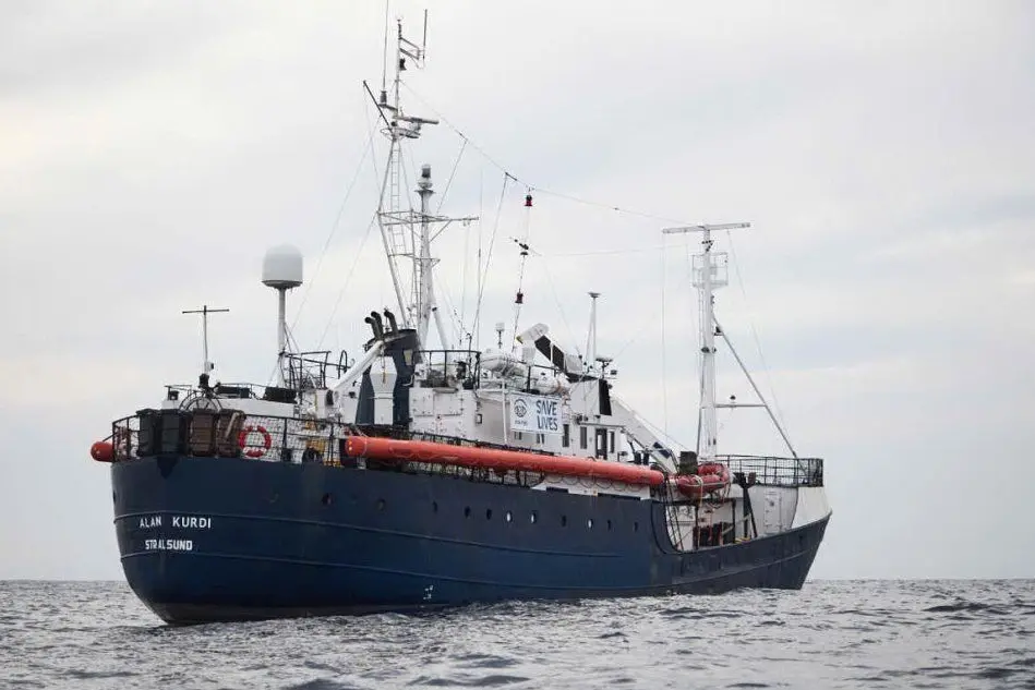 La nave &quot;Alan Kurdi&quot; dell'ong Sea Eye (foto da Twitter)