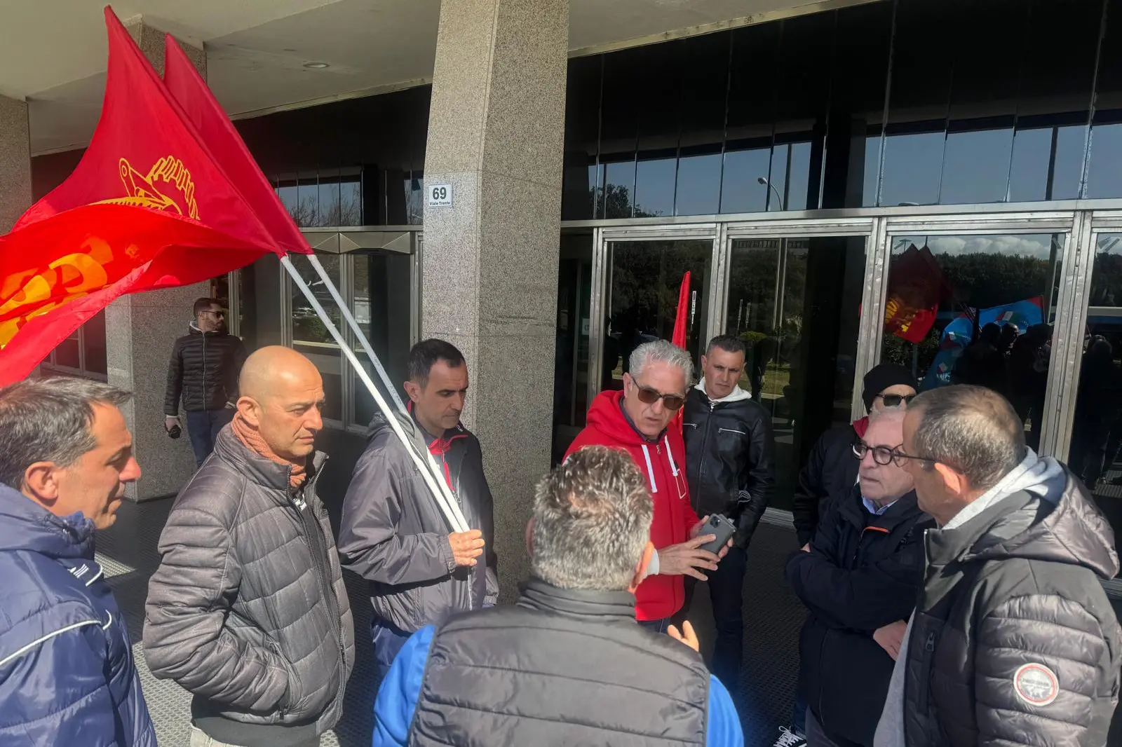 Cagliari, i lavoratori di Portovesme e Fausto Durante, segretario regioanle Cgil