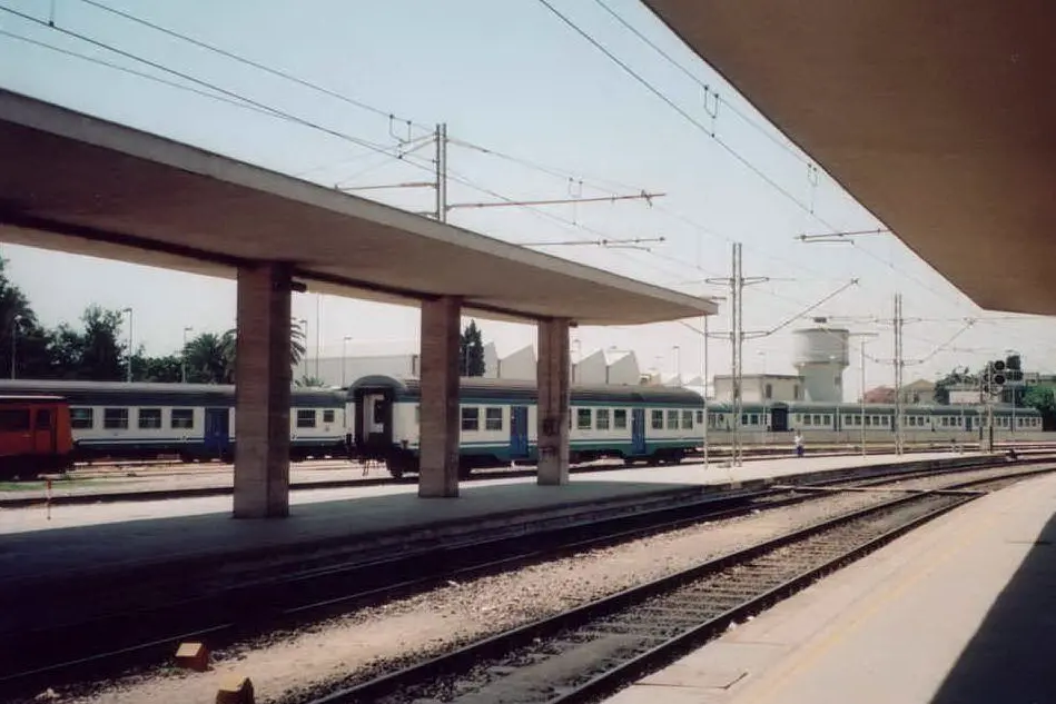 Treni in stazione a Cagliari