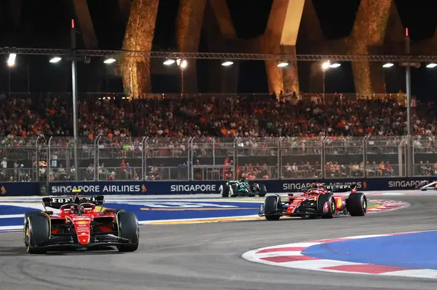 Carlos Sainz durante il Gp di Singapore (foto Ansa)