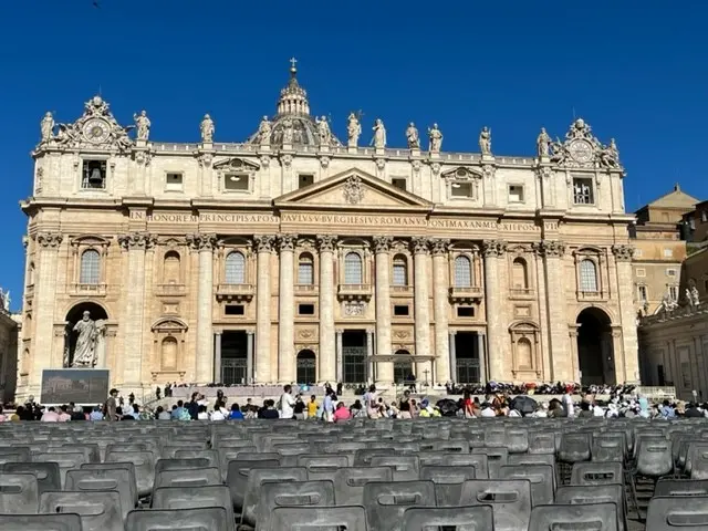 Fedeli in piazza San Pietro