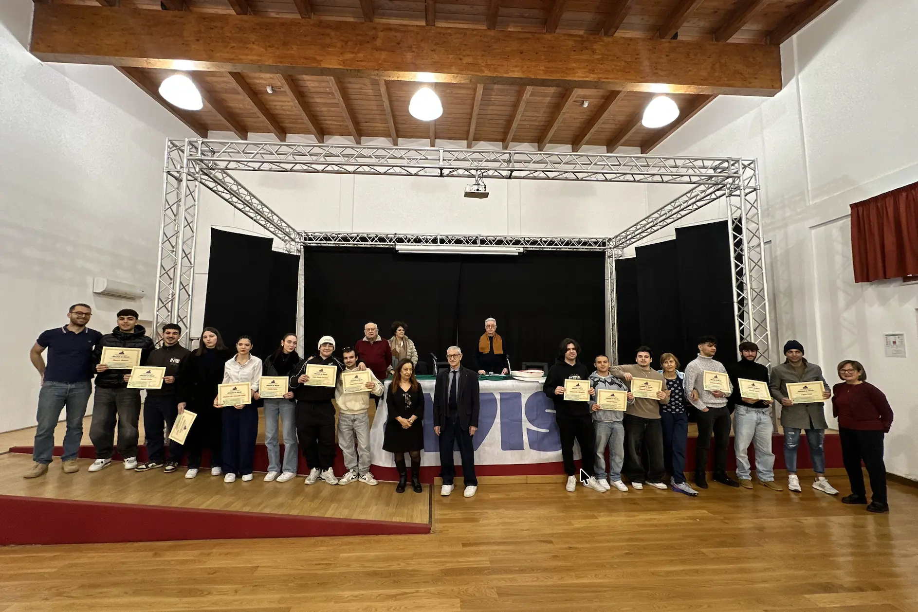 Gli studenti premiati dall'Avis