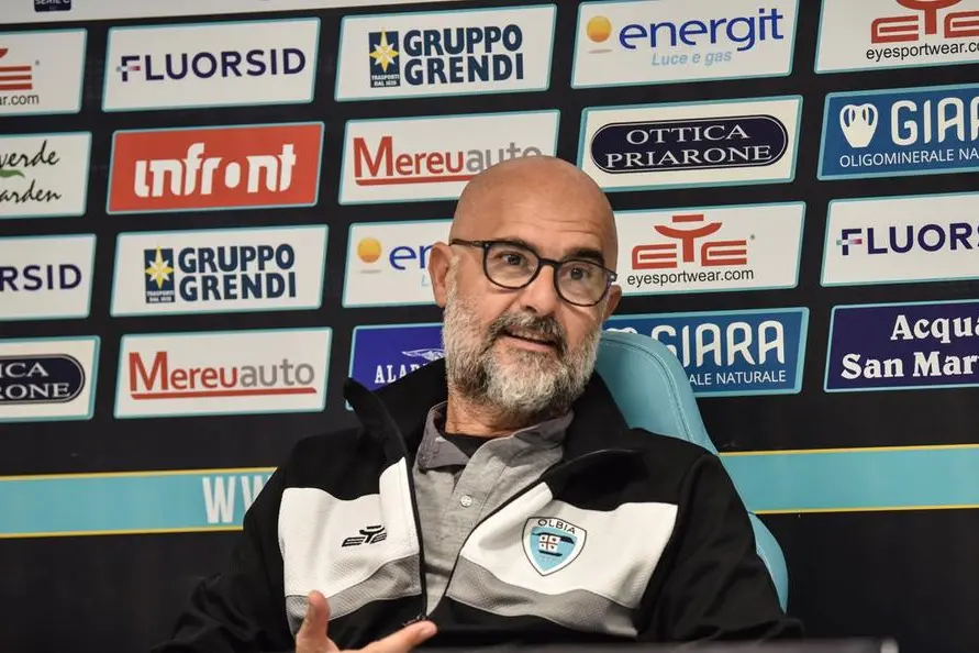 L'allenatore dell'Olbia Max Canzi (foto Giagnoni)