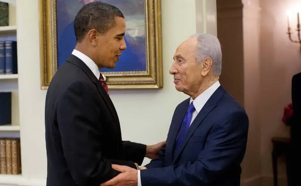 Barack Obama e l'allora presidente israeliano Shimon Peres, 2009 (foto Ansa)