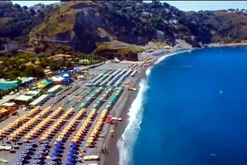 Regione, una legge per i balneari: «Dalla Bolkestein un sistema regionale di valutazione delle risorse naturali»
